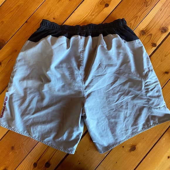 Men's Quiksoilver Board Shorts Trunks With Mesh Liner ~ Size Large ~ Zip Pocket - Picture 2 of 6